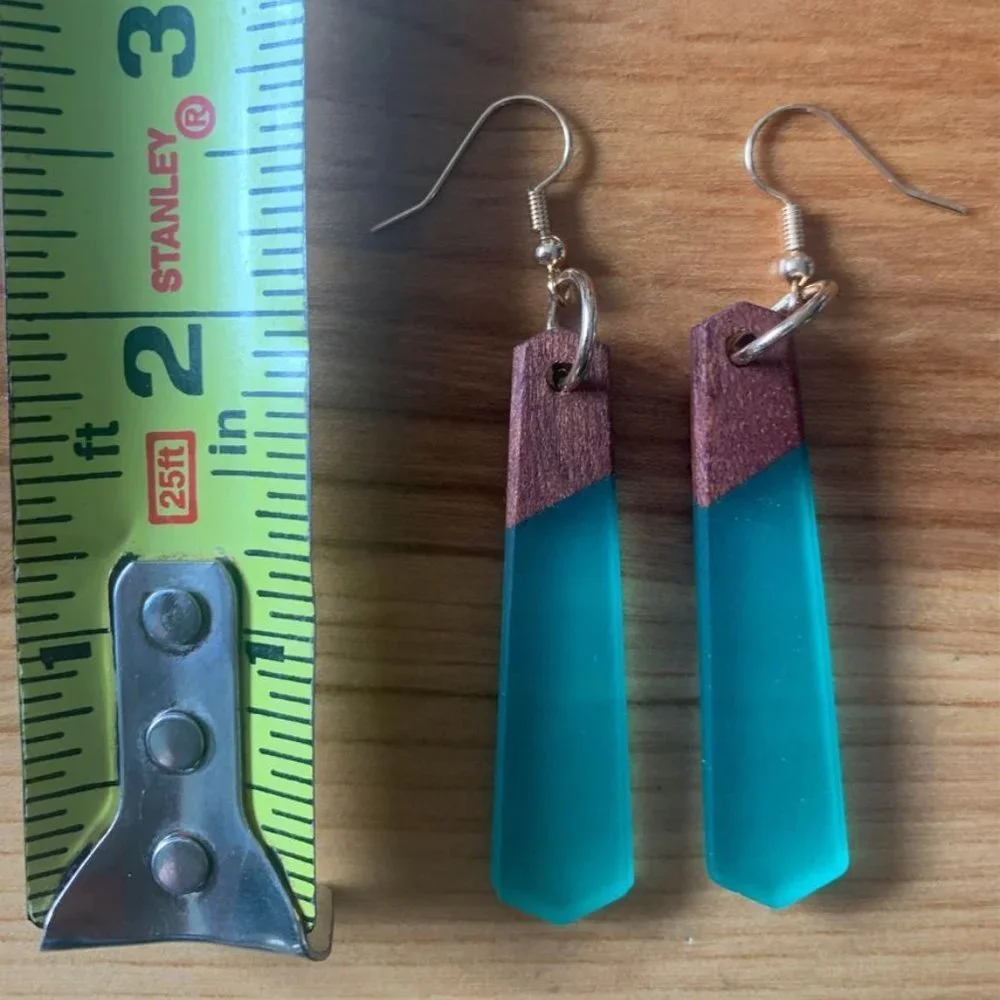 New wood and resin green dangle drop boho earrings - Picture 2 of 2